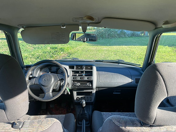 Toyota RAV4 7 of 9