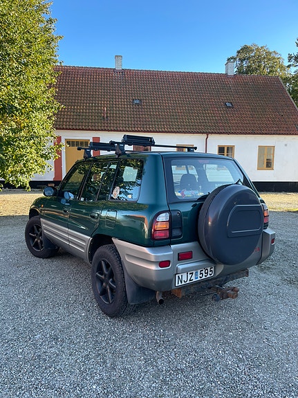 Toyota RAV4 5 of 9