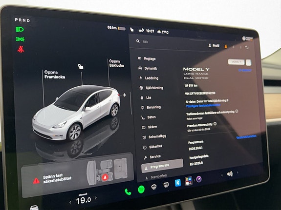 Tesla Model Y 21 of 30