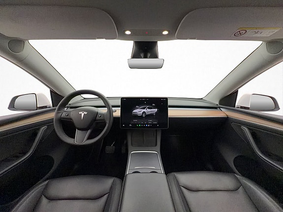 Tesla Model Y 15 of 30