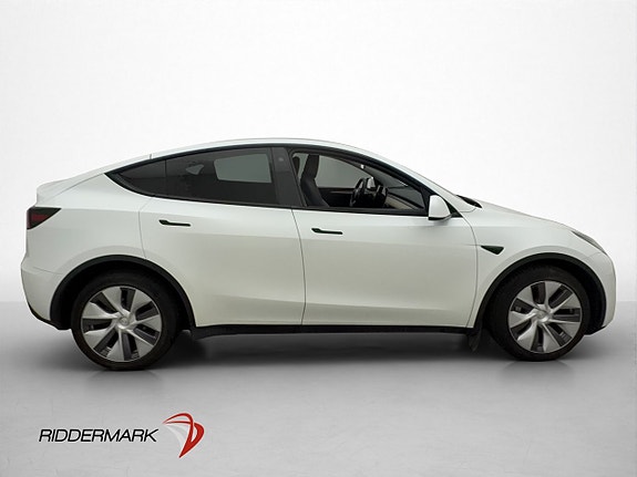 Tesla Model Y 10 of 30