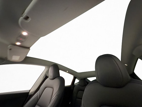 Tesla Model Y 14 of 30
