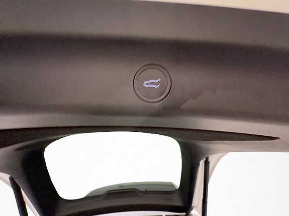 Tesla Model Y 27 of 30
