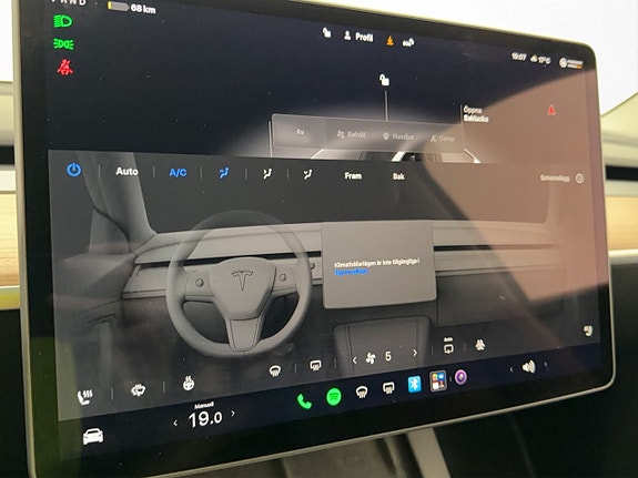 Tesla Model Y 19 of 30