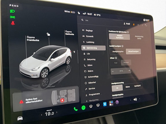 Tesla Model Y 20 of 30