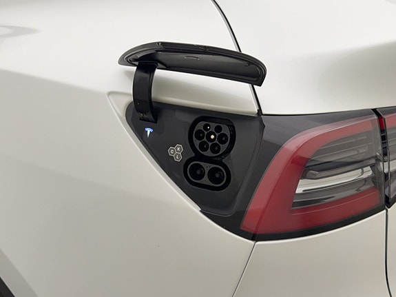 Tesla Model Y 29 of 30