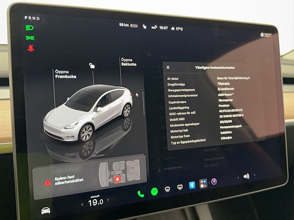 Tesla Model Y 22 of 30