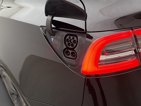 Tesla Model 3 29 of 30