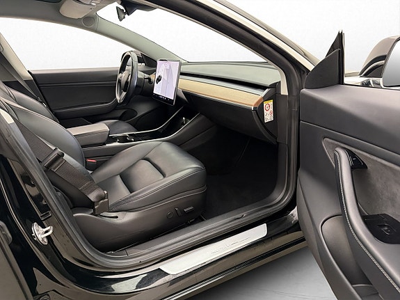 Tesla Model 3 26 of 30