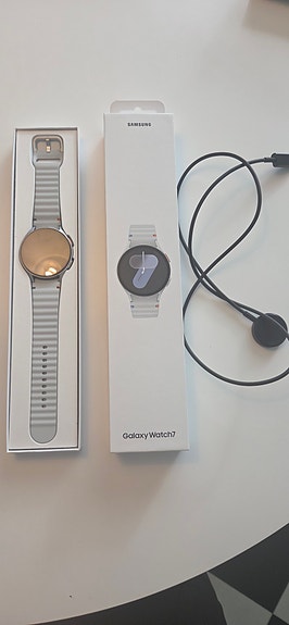 Samsung Galaxy Watch7 LTE smartklocka silver 44 mm