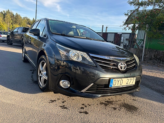 Toyota Avensis 2 of 9