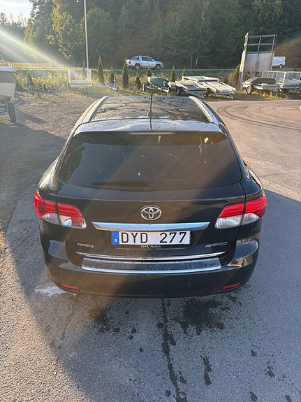 Toyota Avensis 8 of 9