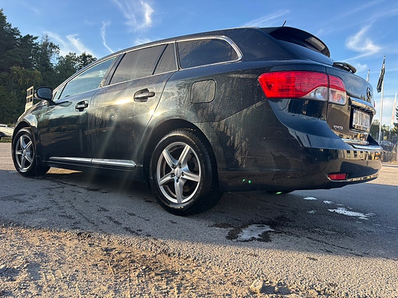 Toyota Avensis 9 of 9