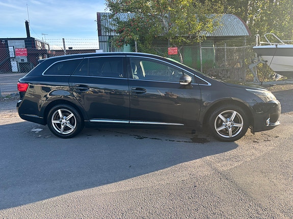 Toyota Avensis 5 of 9
