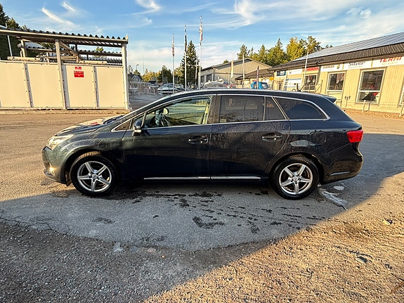 Toyota Avensis 6 of 9