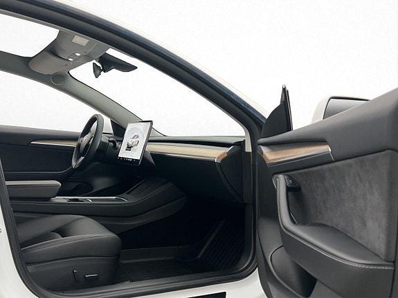 Tesla Model 3 29 of 30