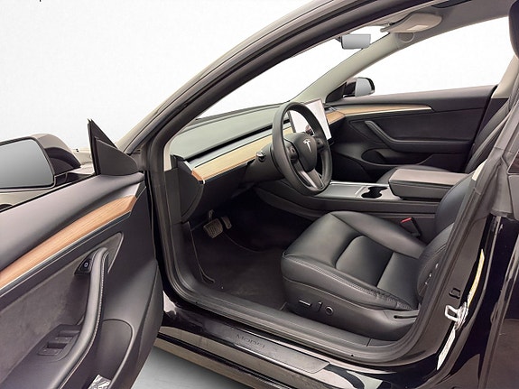 Tesla Model 3 9 of 30