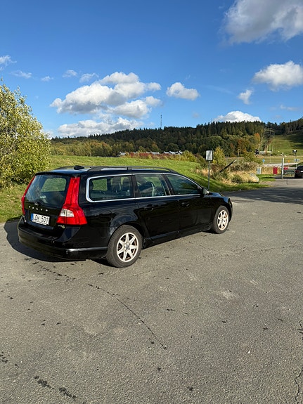 Volvo V70 3 of 7