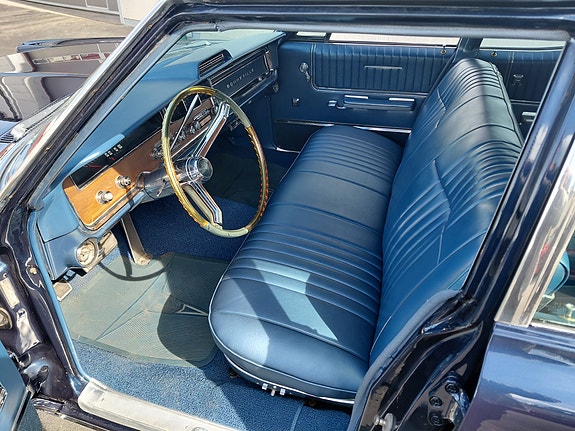 Pontiac Bonneville 8 of 16