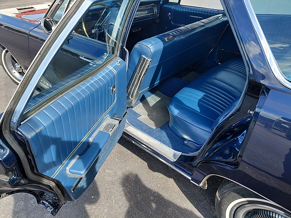 Pontiac Bonneville 10 of 16