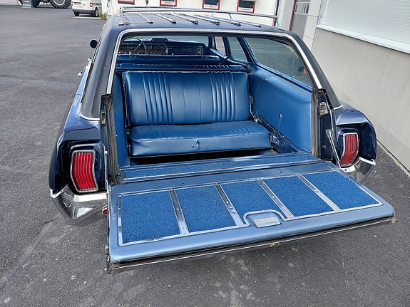 Pontiac Bonneville 13 of 16