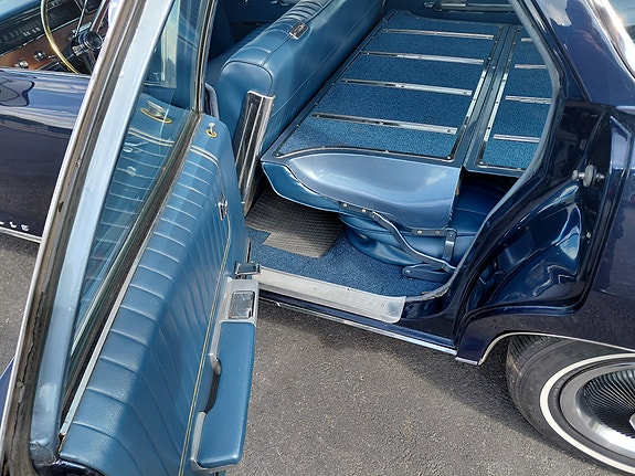 Pontiac Bonneville 11 of 16