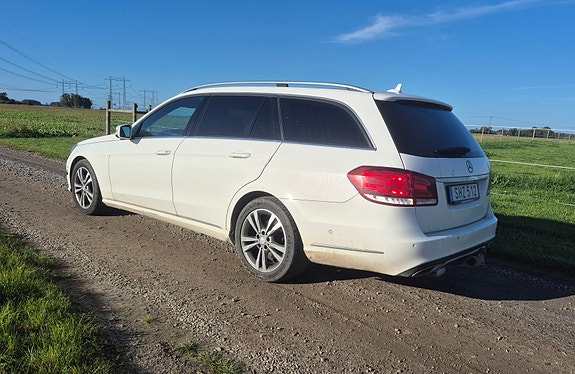 Mercedes-Benz E250 4 of 12