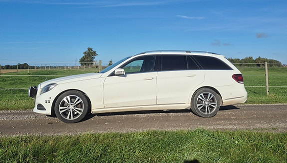 Mercedes-Benz E250 3 of 12