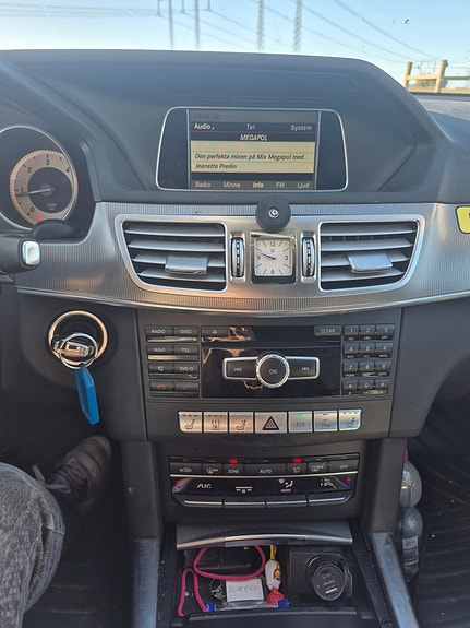 Mercedes-Benz E250 8 of 12