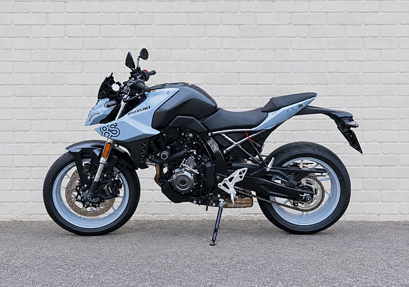 Suzuki GSX-8S 2 of 9