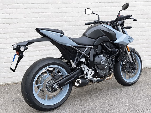 Suzuki GSX-8S 6 of 9