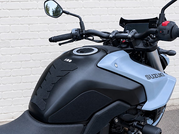 Suzuki GSX-8S 7 of 9