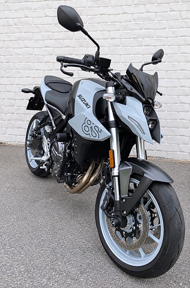 Suzuki GSX-8S 5 of 9