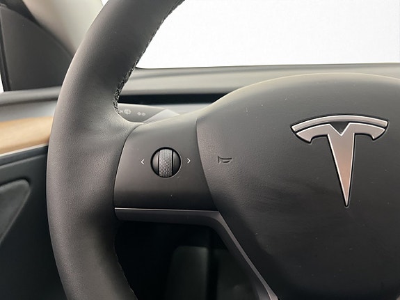 Tesla Model Y 13 of 30