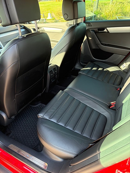 Volkswagen Passat Alltrack 8 of 11