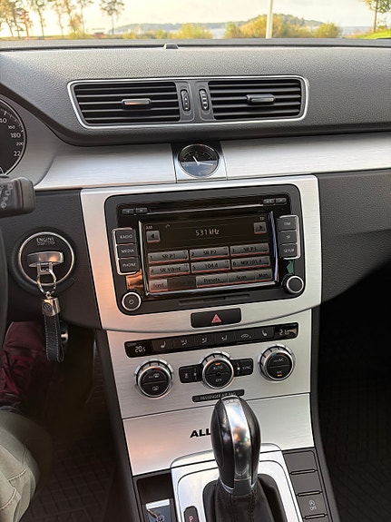 Volkswagen Passat Alltrack 7 of 11