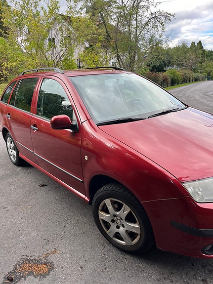 Skoda Fabia 2 of 6