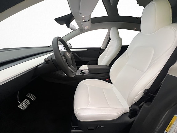 Tesla Model Y 11 of 30