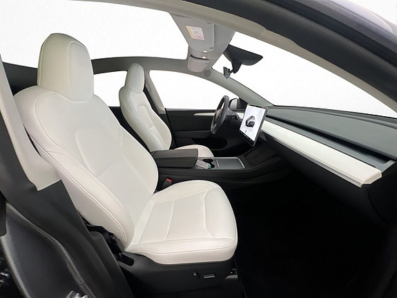 Tesla Model Y 25 of 30