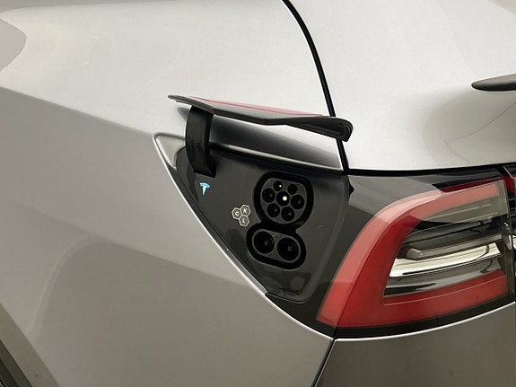 Tesla Model Y 29 of 30