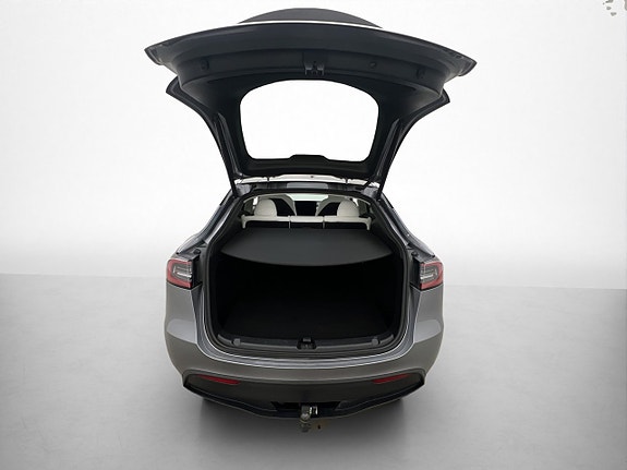 Tesla Model Y 27 of 30