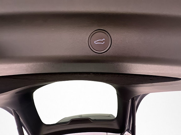 Tesla Model Y 28 of 30