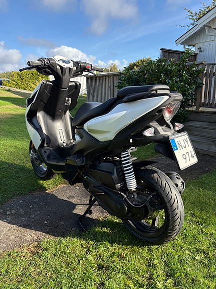 Yamaha Aerox 4t 5 of 7