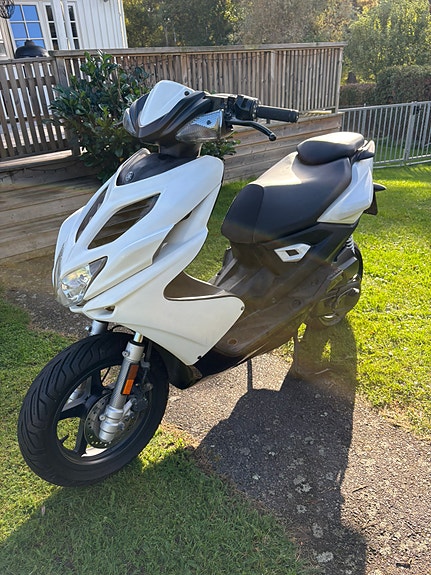 Yamaha Aerox 4t 2 of 7