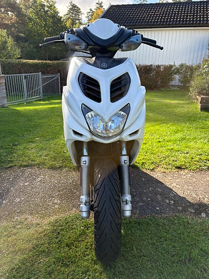 Yamaha Aerox 4t 3 of 7