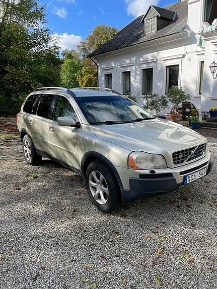 Volvo XC90 2 of 5