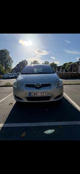 Toyota Auris 2 of 14