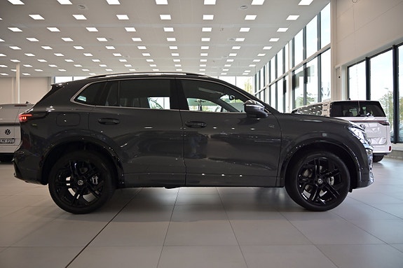 Volkswagen Tiguan 3 of 27