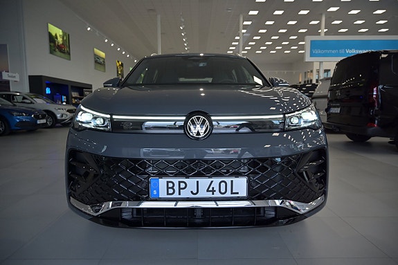 Volkswagen Tiguan 10 of 27
