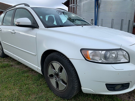 Volvo V50 3 of 5